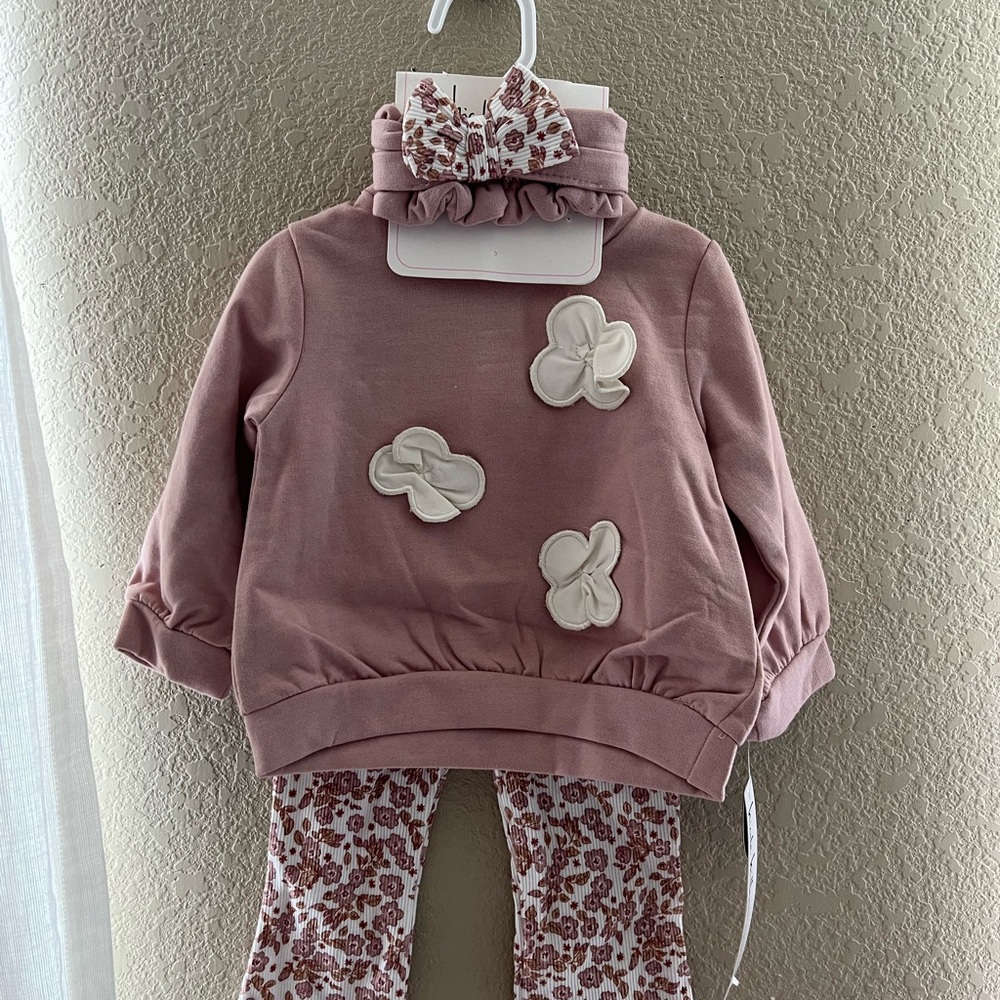 SOLD‼️Pink Floral Baby Outfit with Bow Accents